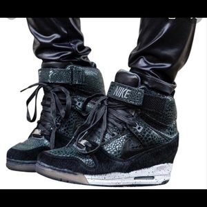 Nike AIR revolution sky HI NYC sneaker